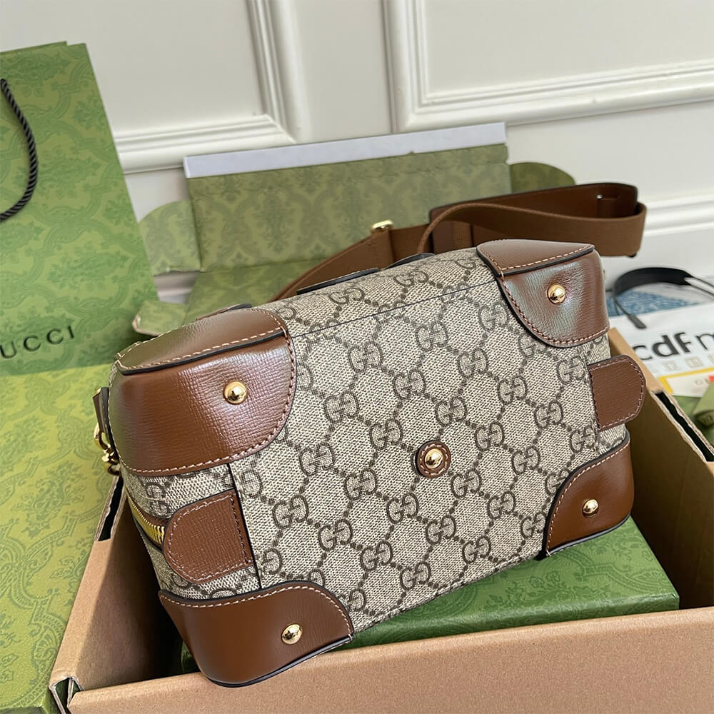 Gucci Duffle Bag With Interlocking - Image 4