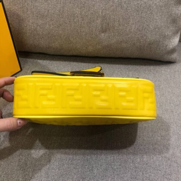 Fendi Baguette Chain Bag - Image 4
