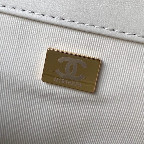 CHANEL 24C - Image 8