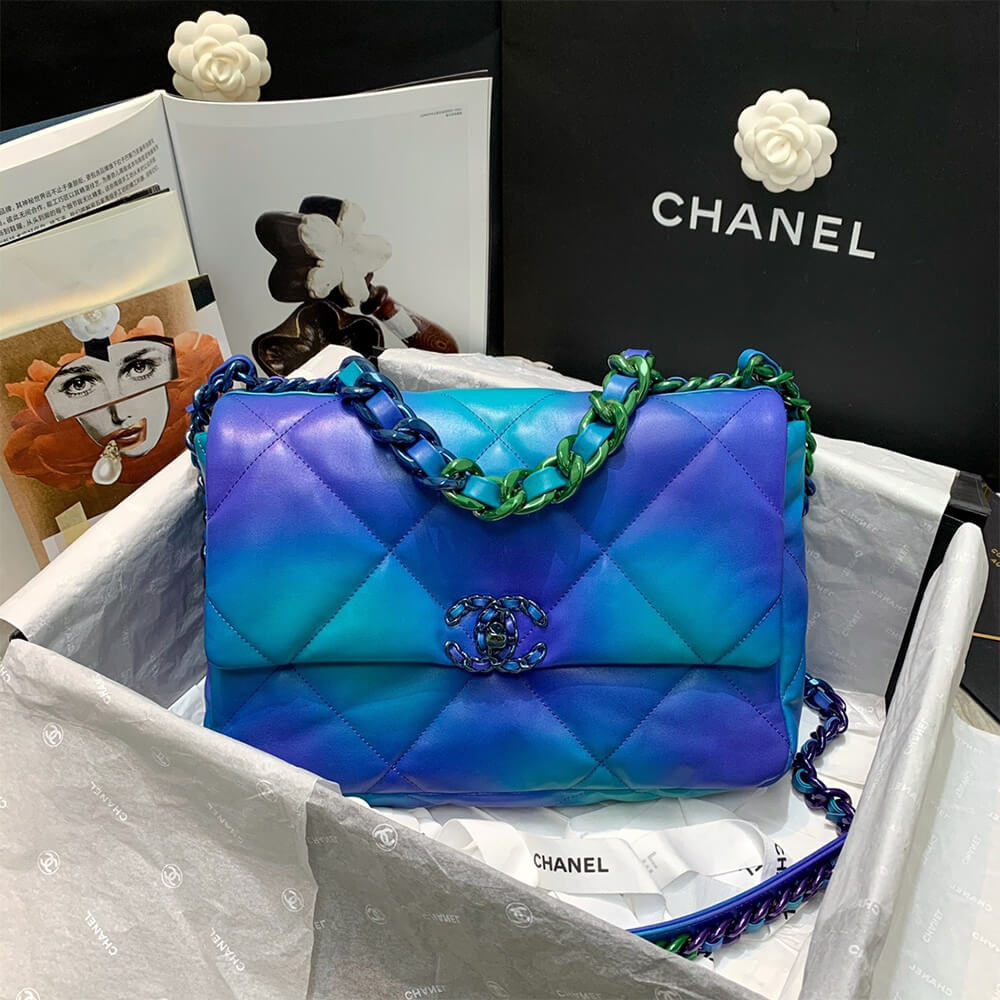 CHANEL Classic Handbag - Image 2