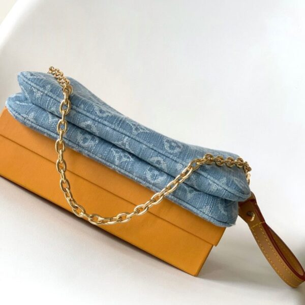 LV Liv Pochette - Image 7