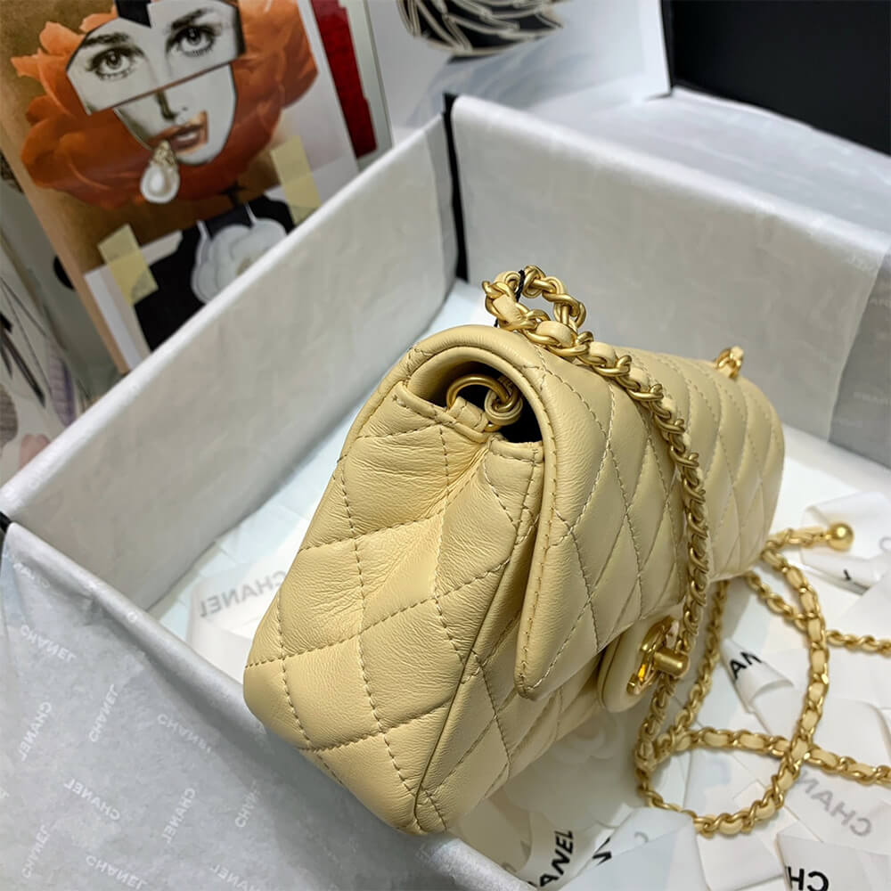 CHANEL Classic Flap Shoulder Bag - Image 4