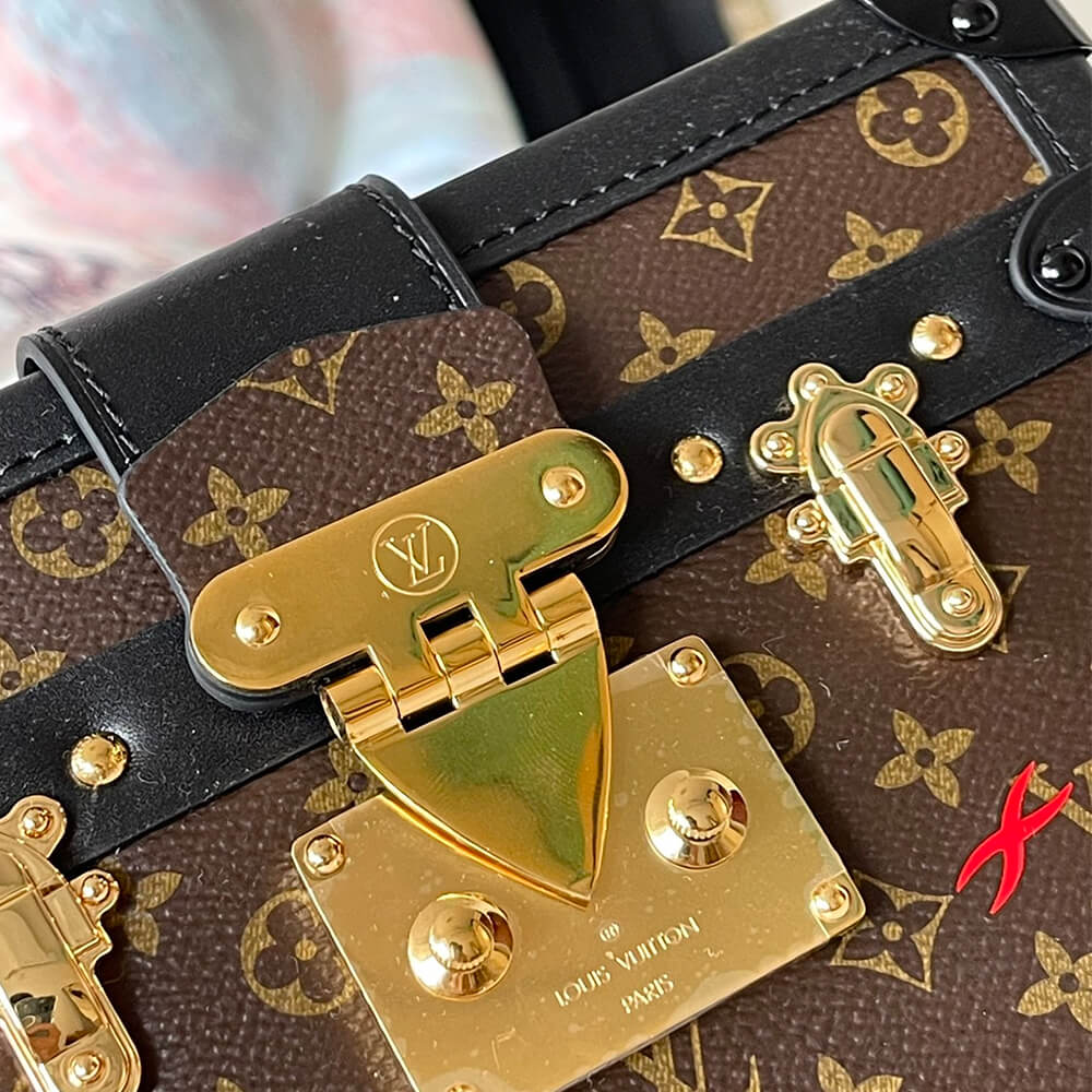 LOUIS VUITTON PETITE MALLE - Image 8