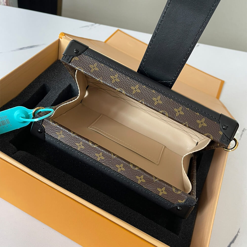LOUIS VUITTON PETITE MALLE - Image 7