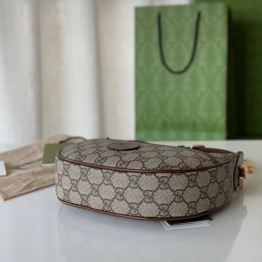 Gucci Half Moon Shaped Bag - Image 5