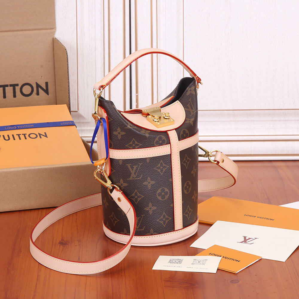 LOUIS VUITTON Duffle Bag - Image 4