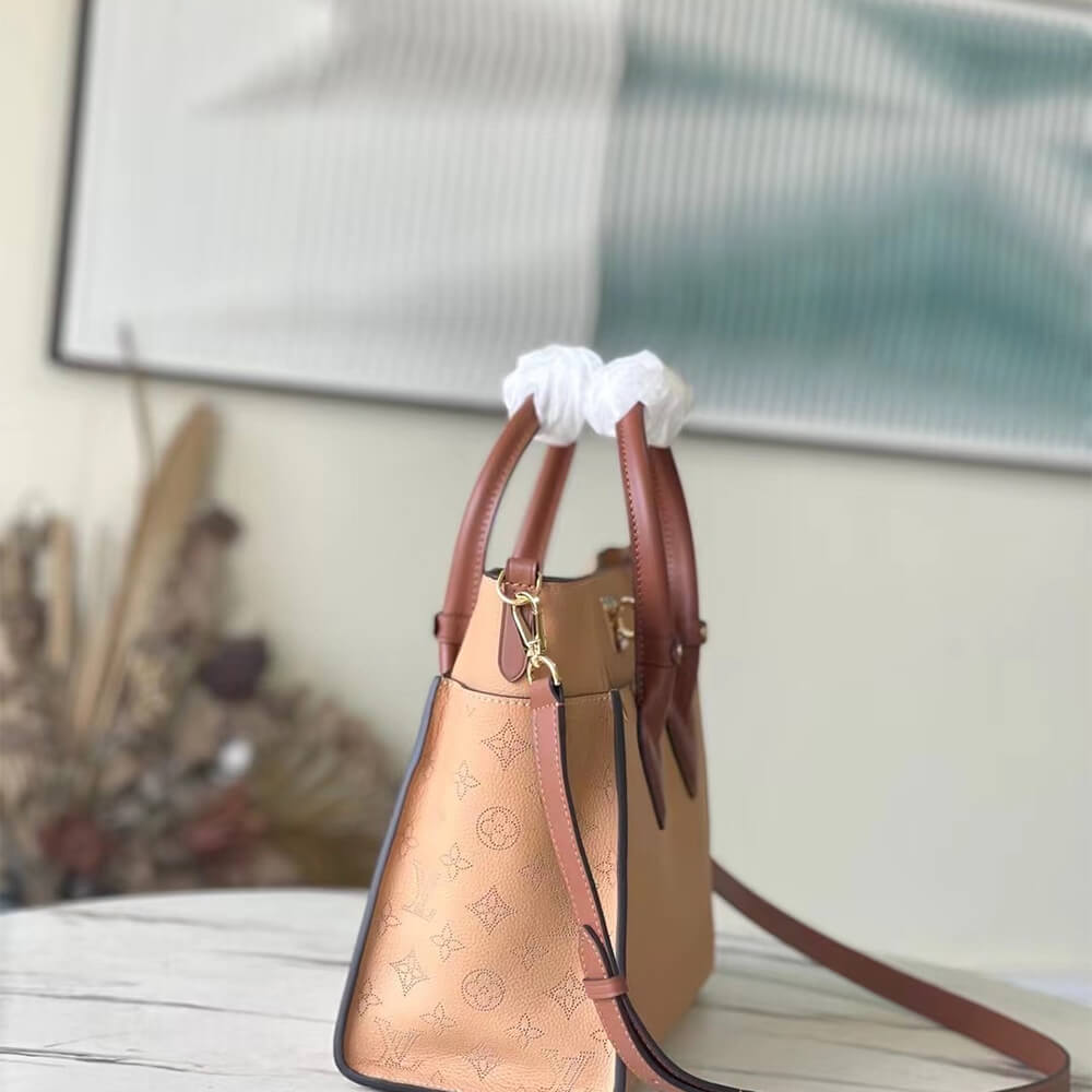 Louis Vuitton On My Side MM Bag - Image 4