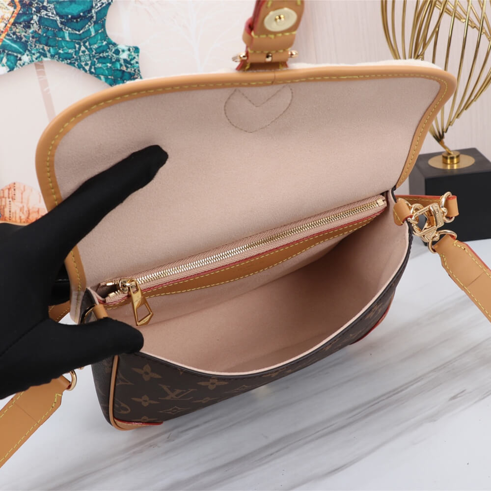 LOUIS VUITTON DIANE - Image 8