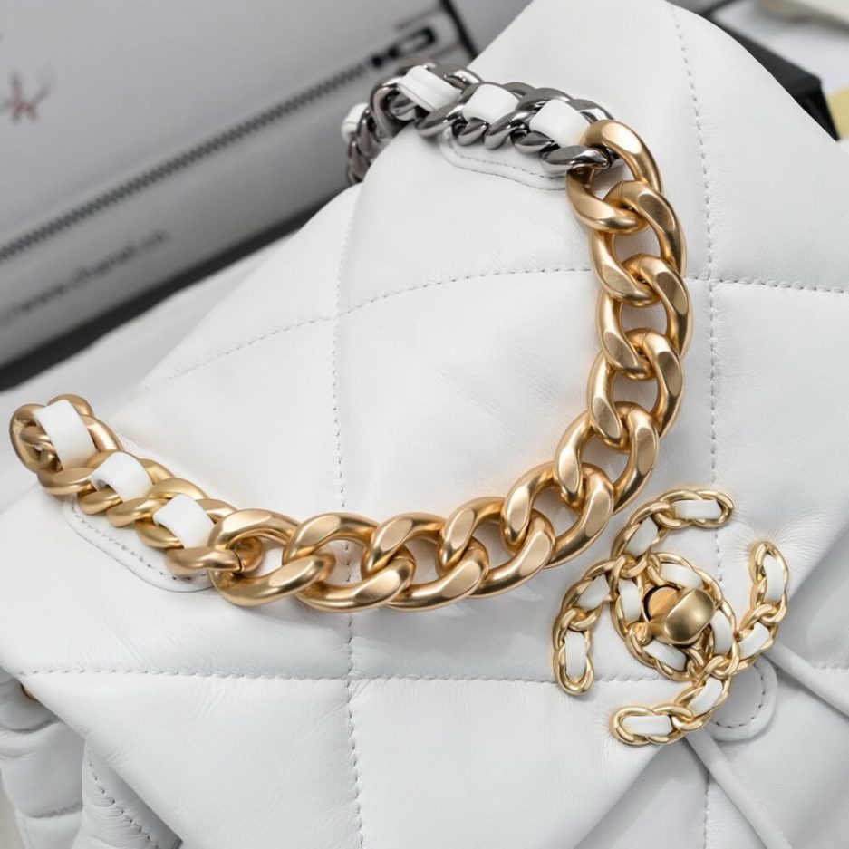 CHANEL 19 BACKPACK - Image 4