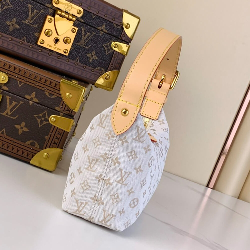 LOUIS VUITTON Hills Pochette - Image 6