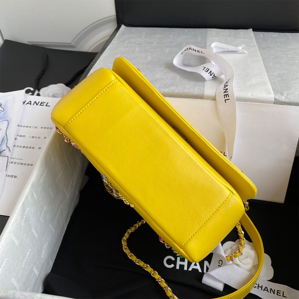 CHANEL Flap Bag - Image 6