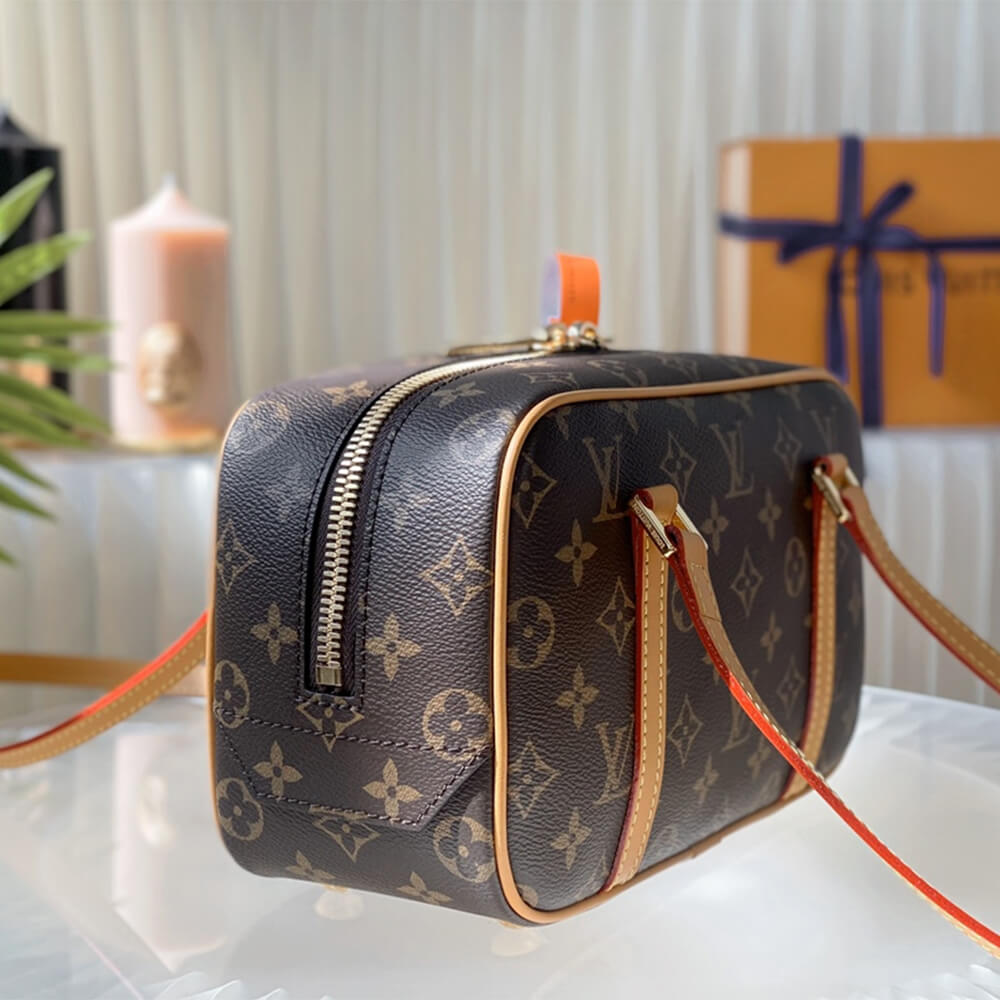 Louis Vuitton Cite Bag - Image 8
