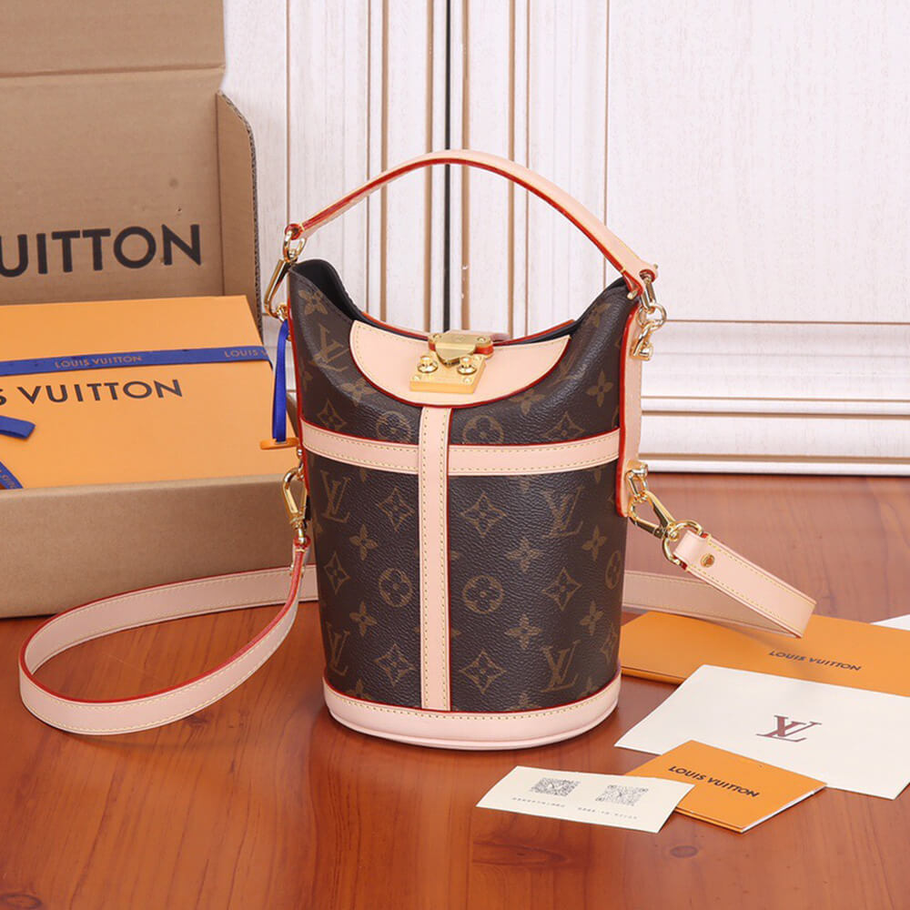LOUIS VUITTON Duffle Bag - Image 3