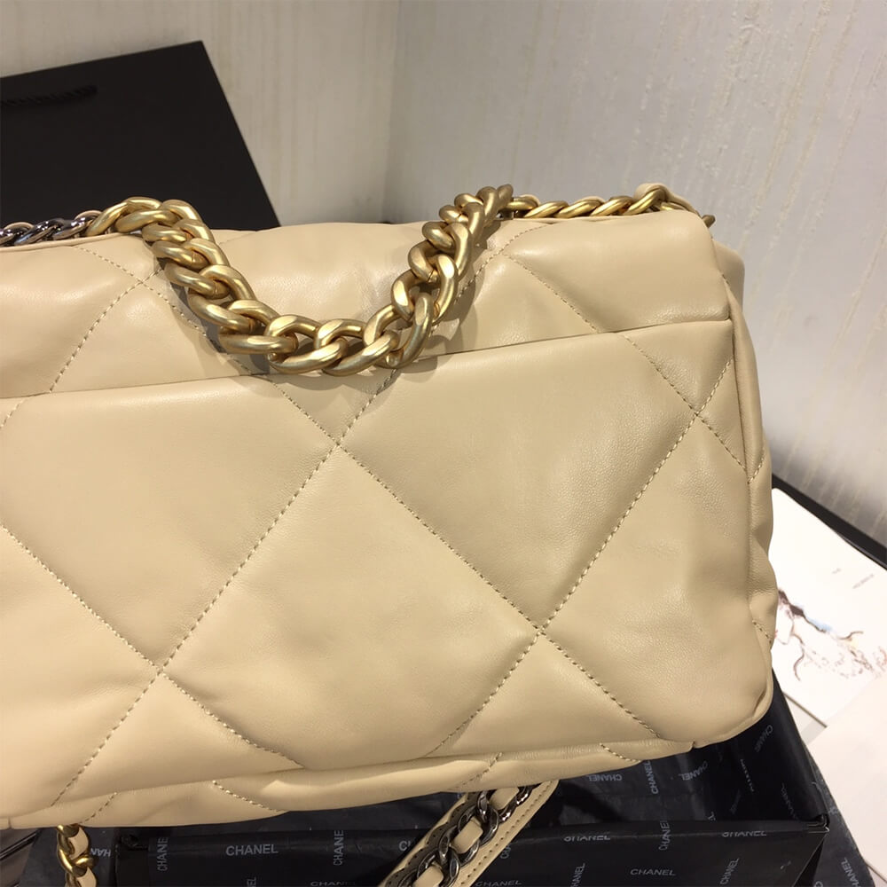 CHANEL 19 Small Flap Bag - Image 3
