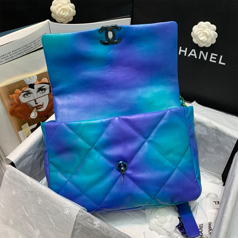 CHANEL Classic Handbag - Image 4