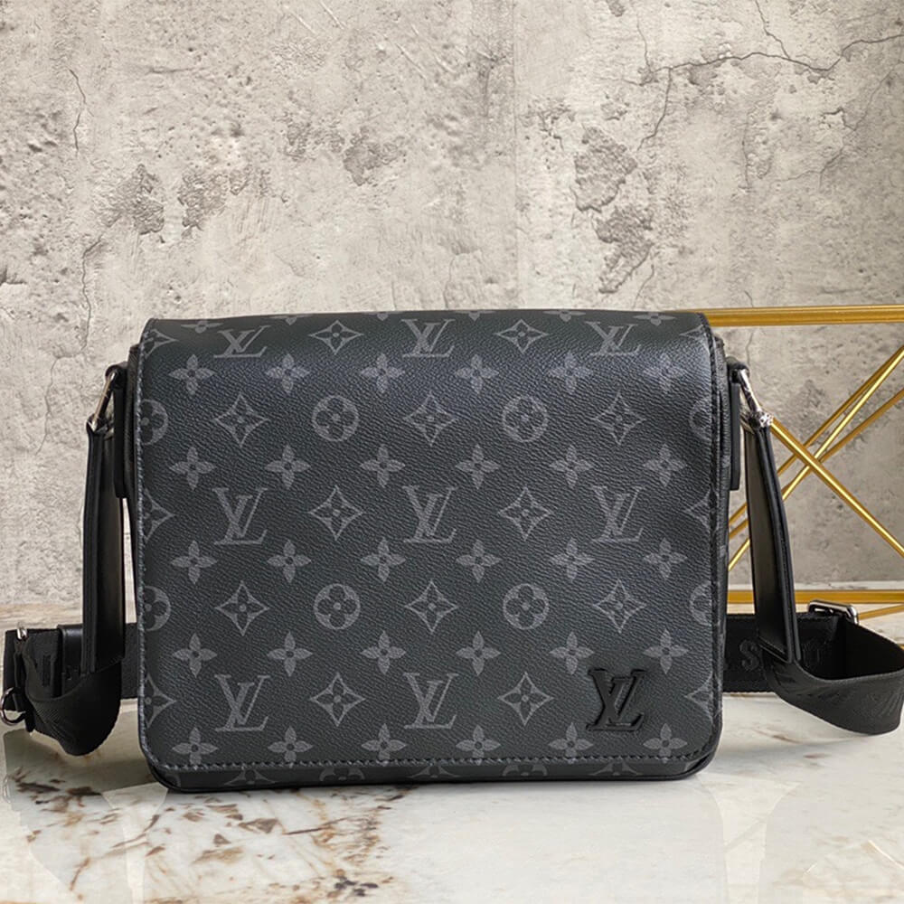 LOUIS VUITTON DISTRICT PM - Image 2