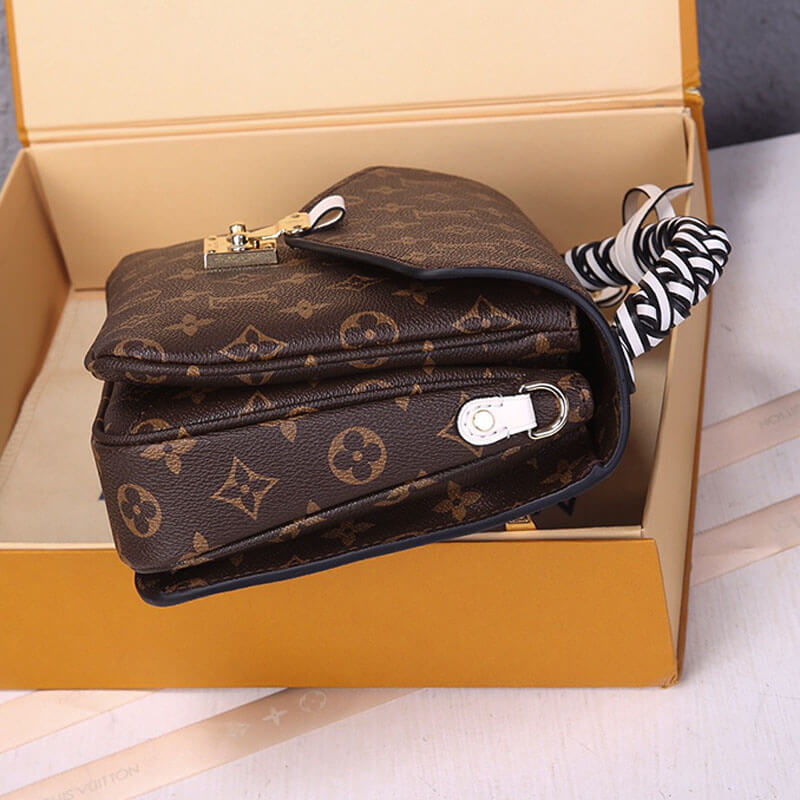 LY Pochette Metis Handbag - Image 5