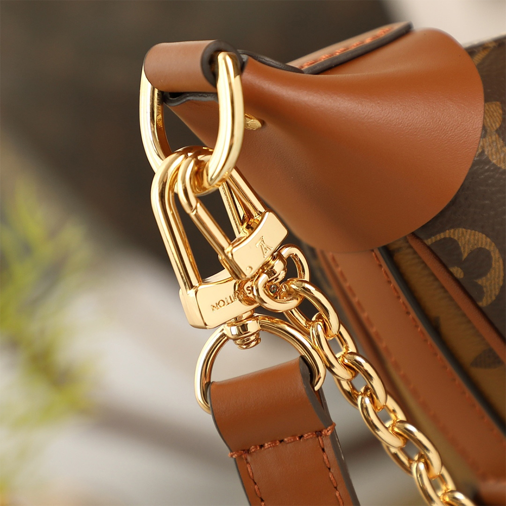 LOUIS VUITTON DISCOVERY BUMBAG - Image 6