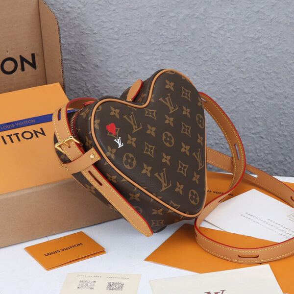 LOUIS VUITTON Game On Coeur - Image 3
