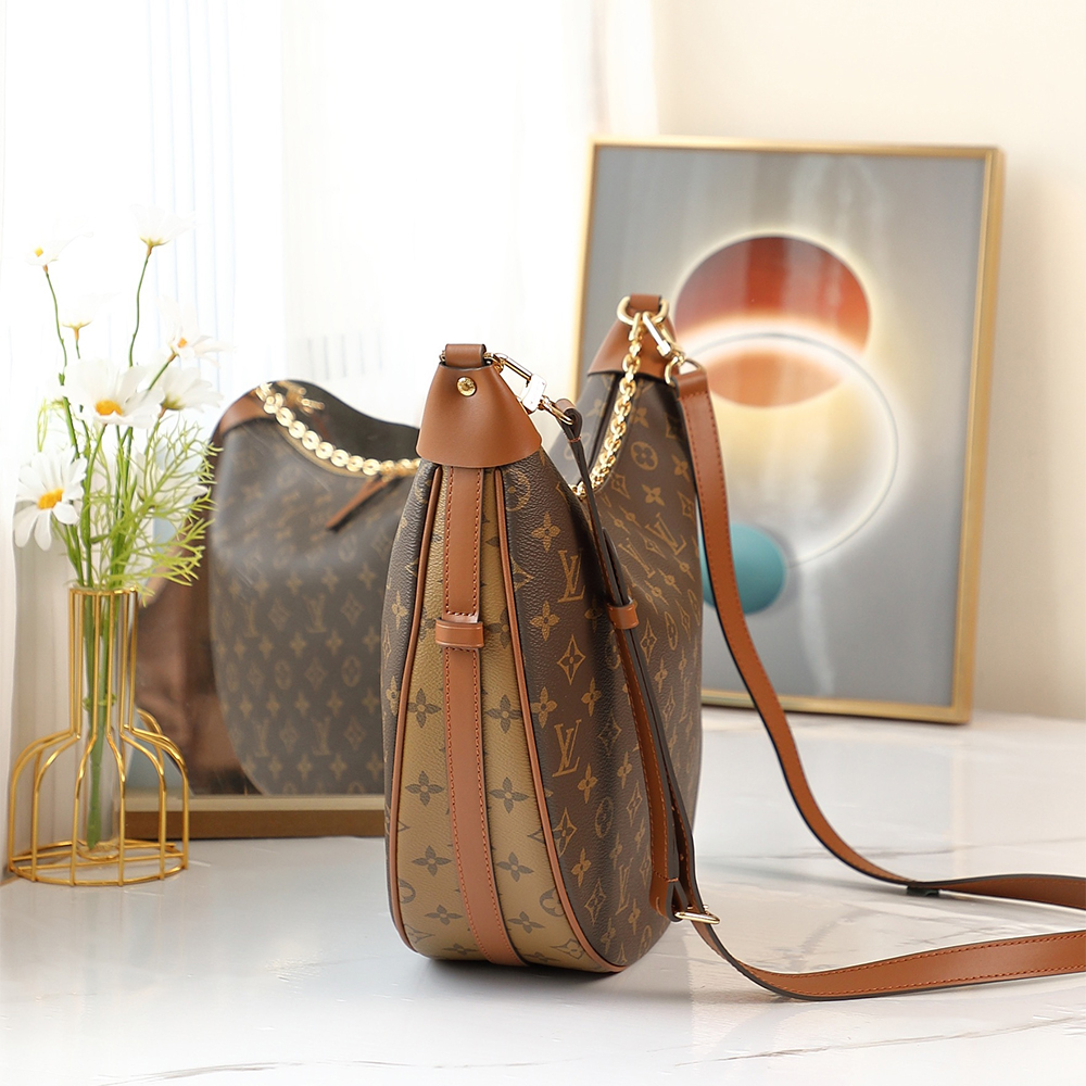 LOUIS VUITTON DISCOVERY BUMBAG - Image 4