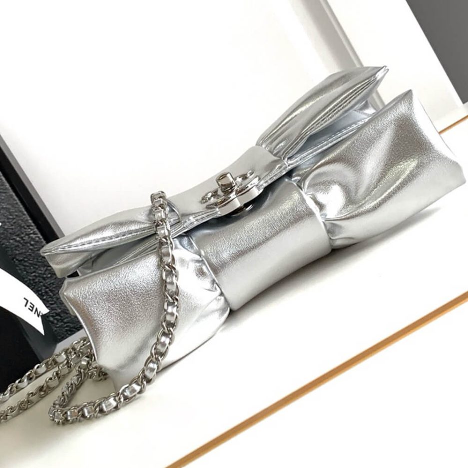 CHANEL Clutch - Image 4
