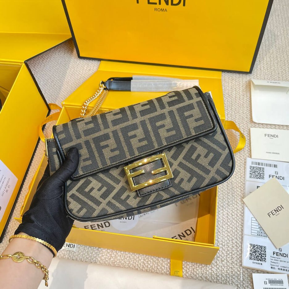 Fendi Baguette Chain Midi Bag - Image 3