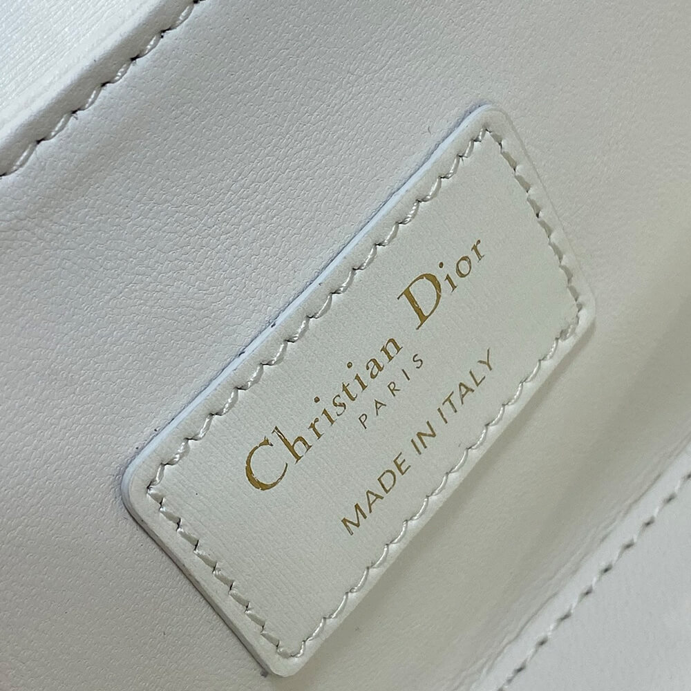 Dior Small 30 Montaigne Avenue Top Handle Bag - Image 8