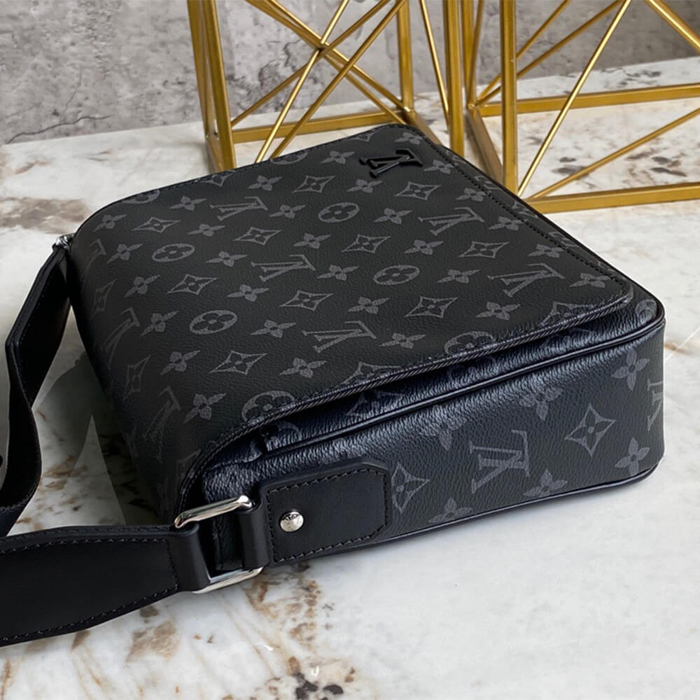 LOUIS VUITTON DISTRICT PM - Image 4