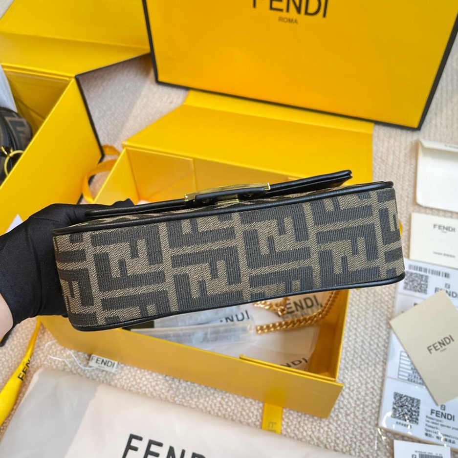 Fendi Baguette Chain Midi Bag - Image 5