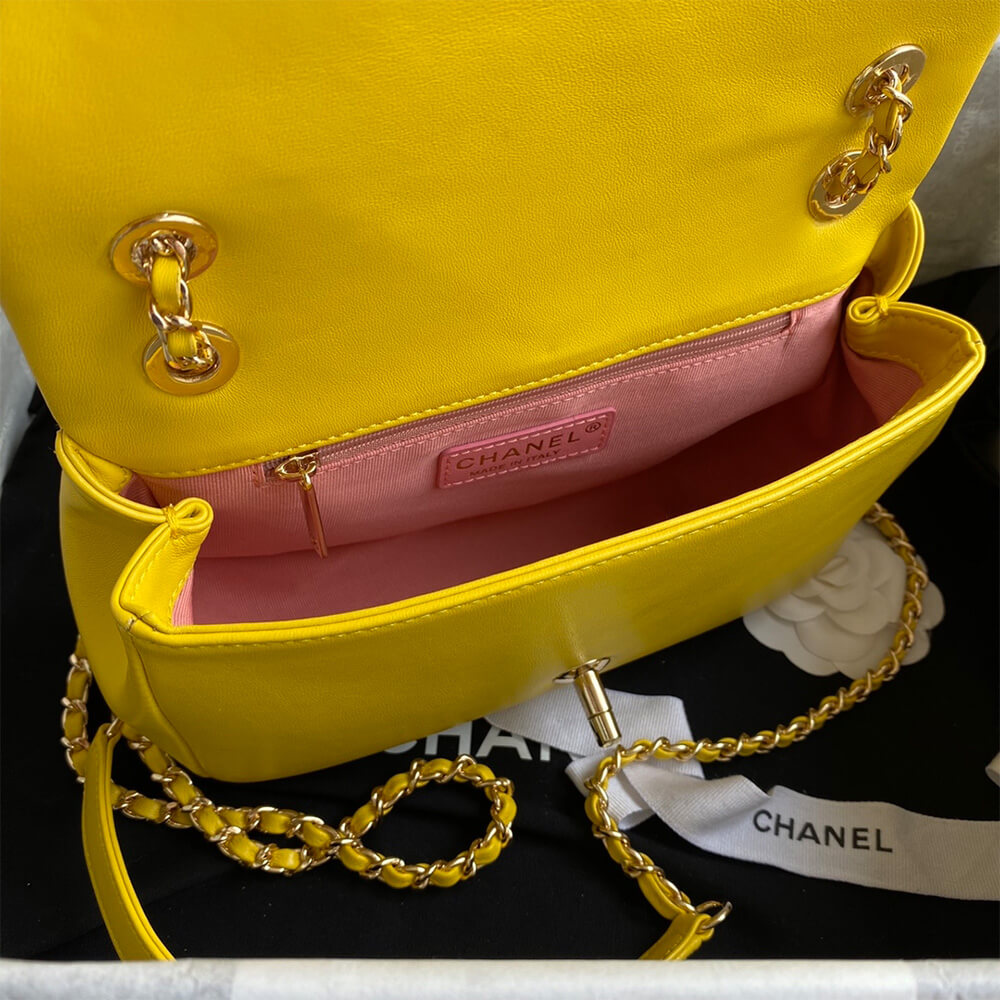 CHANEL Flap Bag - Image 7